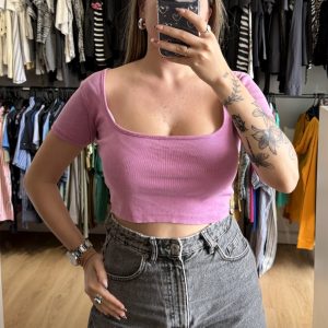 Remera crop top Indian rosada