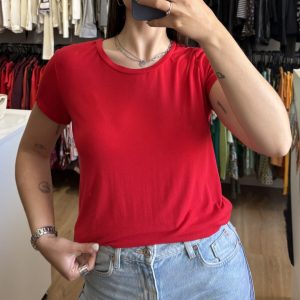 Remera roja basica