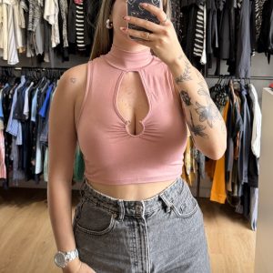 Top rosa con argolla