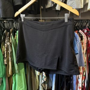 Short pollera Indian negro con tajo