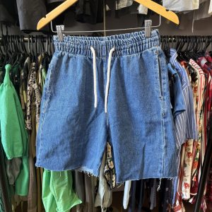 Short azul oscuro con elástico