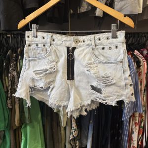 Short Zara celeste super claro con roturas y tachas