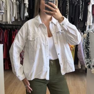 Sobre camisa de pana Zara blanca
