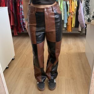 Pantalón cuerina marrón y negro Indian