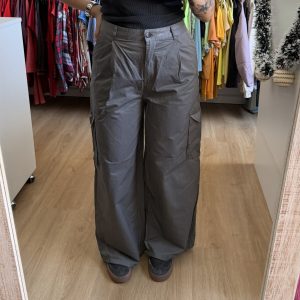 Pantalón Guapa cargo gris oscuro