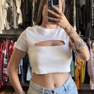 Remera crop top Zara blanca con abertura