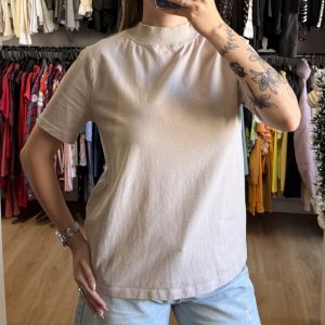 Remera con cuellito Zara beige