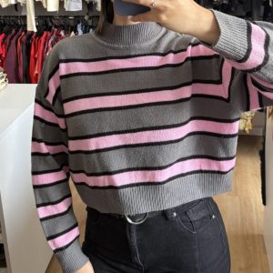 Buzo HyM gris oscuro con negro y rosado