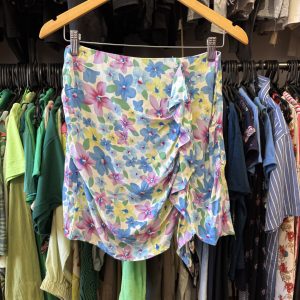 Pollera Piece of Cake floreada con volado