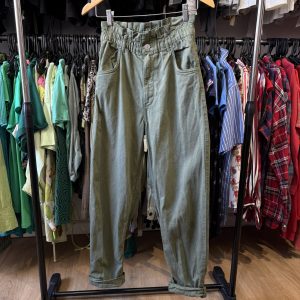 Jean Zara verde oliva con fruncido