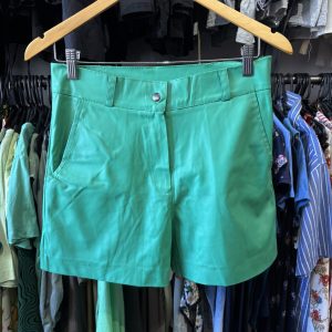 Short verde fuerte, cuerina