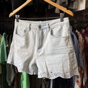 Short Indian celeste clarito con broderie