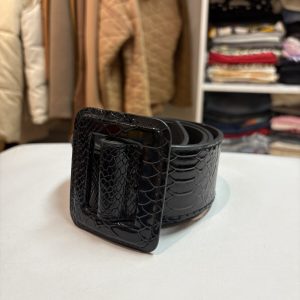 Cinturon negro de charol crocco