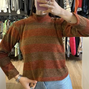 Buzo marron y terracota a rayas