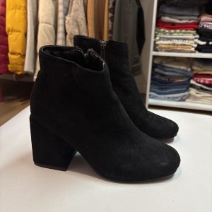 Botas Daniel Cassin negras con taco