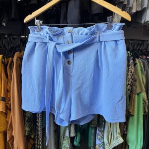 Short Indian celeste con lazo