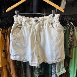 Short Indian crudo con fruncido en cintura