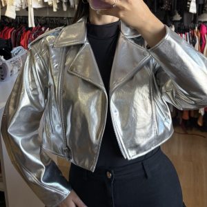 Campera Only plateada, cuerina