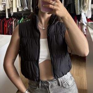 Chaleco HyM negro, crop, puffer