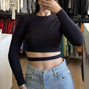 Remera HyM negra crop, con lazo