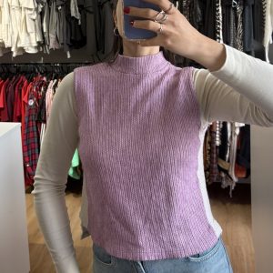 Chaleco violeta con franja blanca