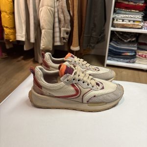 Championes Zara crema, violeta, naranja