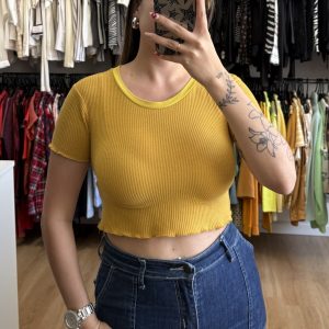 Remera crop top Indian amarilla
