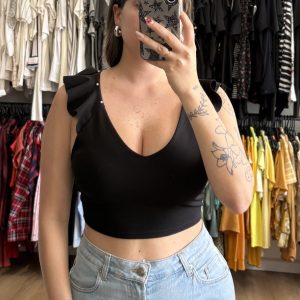 Top negro con perlitas y volados