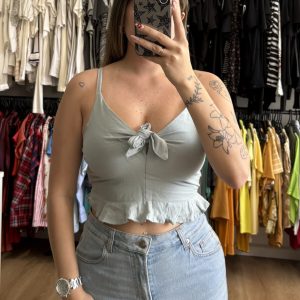 Top Indian verde pastel con nudo