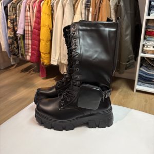 Botas acordonadas negras, nuevas sin uso | Varios talles