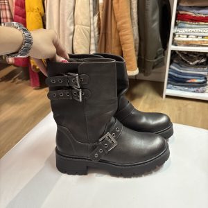 Botas brillosas con hebillas, nuevas sin uso | Varios talles