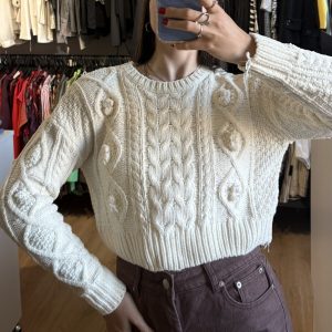 Buzo Urban Outfitters crudo