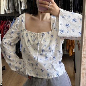 Blusa Wild Fable blanca con florcitas