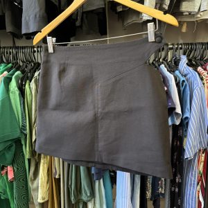 Pollera Zara negra con mini abertura