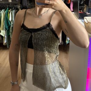 Top Stradivarius dorado con brillos