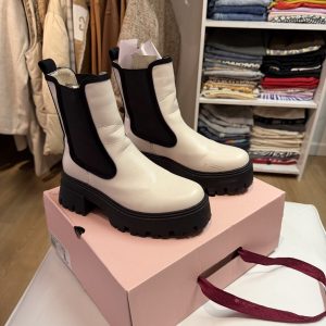 Botas Miss Carol blancas y negras