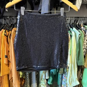 Pollera Victoria Tucci negra de lentejuelas