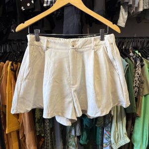 Short Shein crudo, sastrero