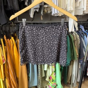 Pollera HyM negra florcitas