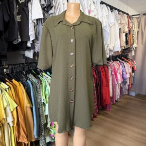 Vestido camisola verde botones carey