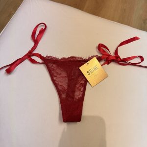 Colaless Shine x Gótica roja moñas, nueva con etiqueta