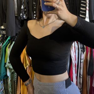 Remera Bershka negra, crop