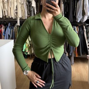 Remera crop top Bershka verde