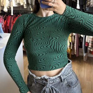 Remera Stradivarius verde con negro, gruesa