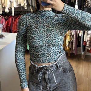 Remera Stradivarius marrón, celeste y beige