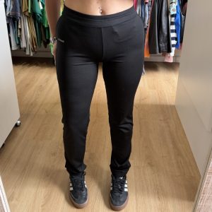Pantalón calza Reebok negro