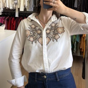 Camisa Jazmin Chebar blanca con hojas/flores