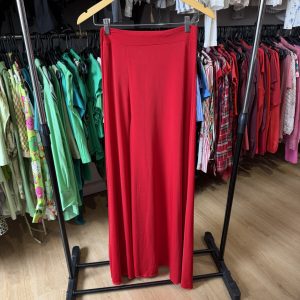 Pollera larga con tajo + Short rojo