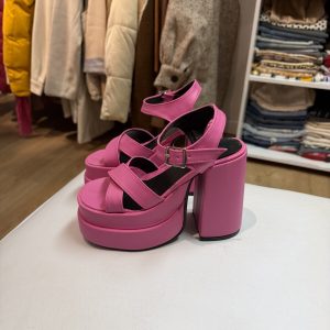 Sandalias rosadas, nuevas en caja, sin uso | Varios talles